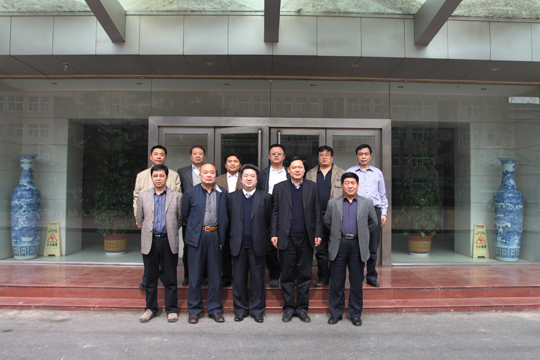 來訪領(lǐng)導與集團公司領(lǐng)導合影