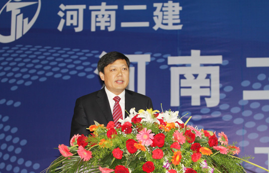 總經(jīng)理牛小昌主持會(huì)議