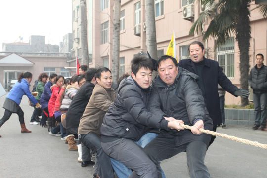 奮勇拼搏，不甘落后