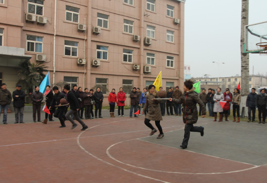 穩(wěn)住了，向前沖
