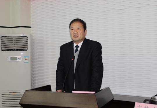 工會主席翟武漢宣布《表彰2012年度先進(jìn)單位和先進(jìn)個(gè)人的決定》