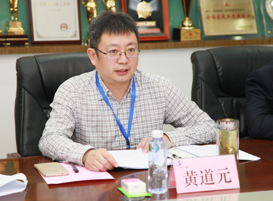 集團(tuán)公司董事長(zhǎng)黃道元在會(huì)上介紹公司發(fā)展概況