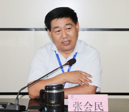 集團(tuán)公司黨委書記張會(huì)民為大家上黨課