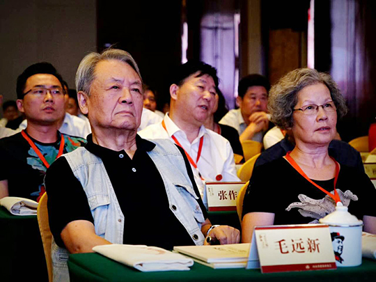毛主席的侄子毛遠(yuǎn)新夫婦受邀出席紀(jì)念活動(dòng)