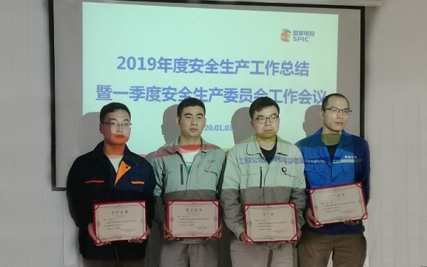 “先進個人”獲得者合影.jpg