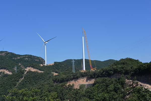 風(fēng)電項目風(fēng)機(jī)吊裝.jpg