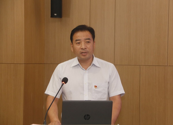 新鄉(xiāng)市住建局副局長楊榮毅致賀詞.jpg 新鄉(xiāng)市住建局副局長楊榮毅致賀詞.jpg
