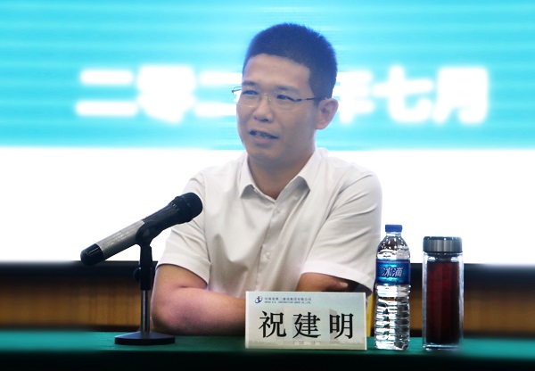 集團(tuán)公司總經(jīng)理祝建明針對(duì)新員工未來發(fā)展提出要求.jpg 集團(tuán)公司總經(jīng)理祝建明針對(duì)新員工未來發(fā)展提出要求.jpg
