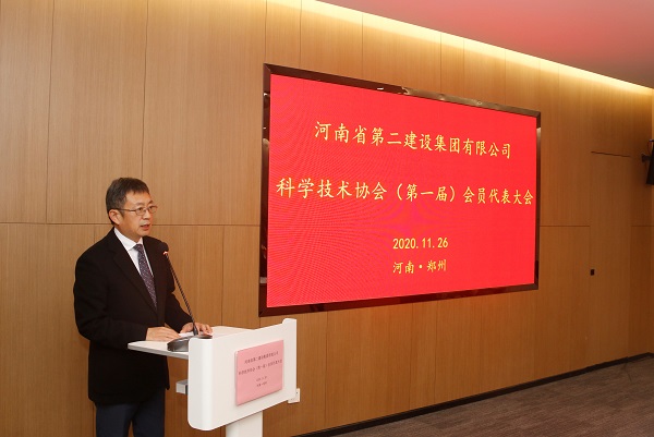 集團(tuán)公司董事長(zhǎng)黃道元作專題報(bào)告.JPG 集團(tuán)公司董事長(zhǎng)黃道元作專題報(bào)告.JPG