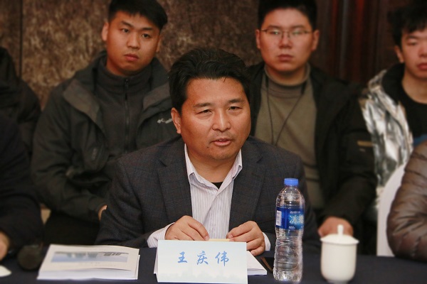 集團公司副董事長王慶偉發(fā)表講話.jpg 集團公司副董事長王慶偉發(fā)表講話.jpg