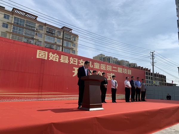 集團(tuán)公司監(jiān)事會主席、紀(jì)委書記陳百斌在開工儀式上發(fā)言.jpg 集團(tuán)公司監(jiān)事會主席、紀(jì)委書記陳百斌在開工儀式上發(fā)言.jpg
