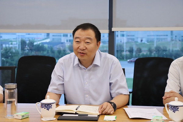 3、延津縣縣長(zhǎng)李中耀發(fā)表講話.JPG 3、延津縣縣長(zhǎng)李中耀發(fā)表講話.JPG