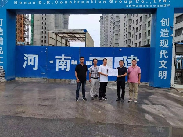 2、慰問現(xiàn)場(chǎng).jpg 2、慰問現(xiàn)場(chǎng).jpg