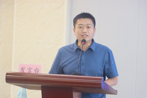 3、新鄉(xiāng)市市政工程處有限公司黨委副書記、董事張家偉作總結發(fā)言.jpg