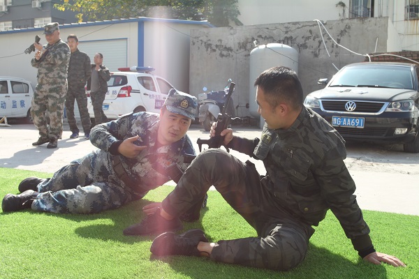 3.教官示范講解動作要領.JPG