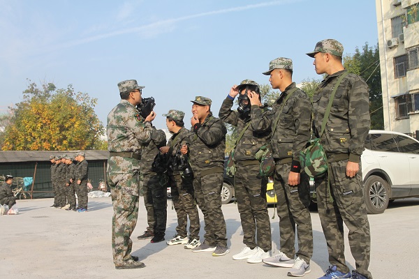 3.穿戴防毒面具訓練.JPG