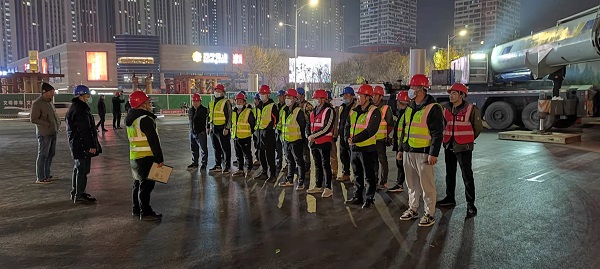 吊裝前進行安全技術(shù)交底.jpg 吊裝前進行安全技術(shù)交底.jpg