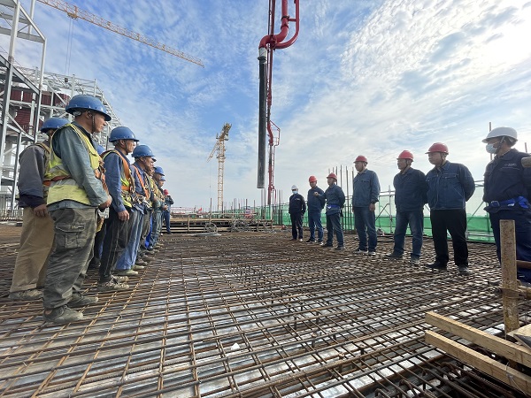 2、主廠房工程7.95米層澆筑前進(jìn)行專項(xiàng)安全技術(shù)交底工作.jpg 2、主廠房工程7.95米層澆筑前進(jìn)行專項(xiàng)安全技術(shù)交底工作.jpg