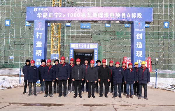 ??傄恍信c項目管理人員合影留念.JPG ??傄恍信c項目管理人員合影留念.JPG