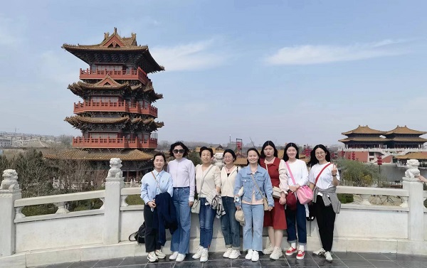 第一項(xiàng)目管理部女職工合影留念.jpg 第一項(xiàng)目管理部女職工合影留念.jpg