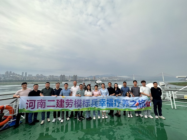 6--初登長江游輪幸福照.jpg 6--初登長江游輪幸福照.jpg