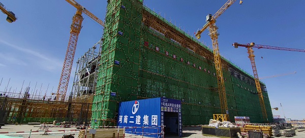 1號(hào)機(jī)組主廠房A排順利封頂.jpg 1號(hào)機(jī)組主廠房A排順利封頂.jpg