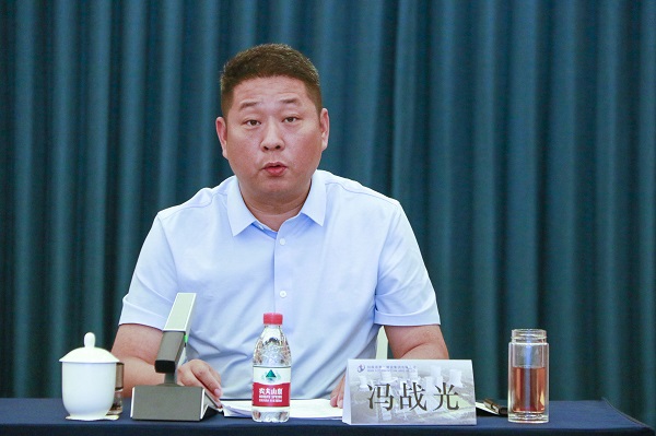 5集團(tuán)公司副總經(jīng)理馮戰(zhàn)光主持會議.JPG 5集團(tuán)公司副總經(jīng)理馮戰(zhàn)光主持會議.JPG