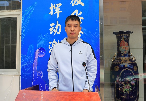 運(yùn)動員代表發(fā)言.jpg 運(yùn)動員代表發(fā)言.jpg
