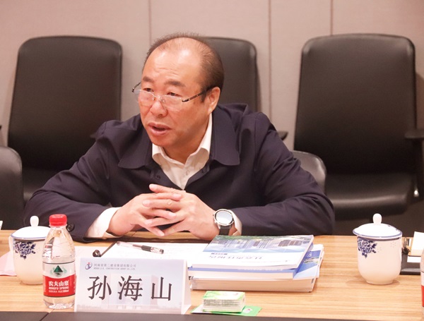 上合組織國家多功能經(jīng)貿(mào)平臺專委會副理事長兼秘書長孫海山講話.jpg 上合組織國家多功能經(jīng)貿(mào)平臺專委會副理事長兼秘書長孫海山講話.jpg