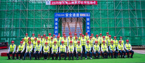 第一組合影.jpg 第一組合影.jpg