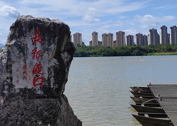 長(zhǎng)江渡口.jpg 長(zhǎng)江渡口.jpg